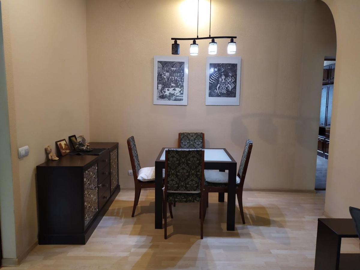 Three Bedroom Stepana Bandery Street Riwne Zimmer foto