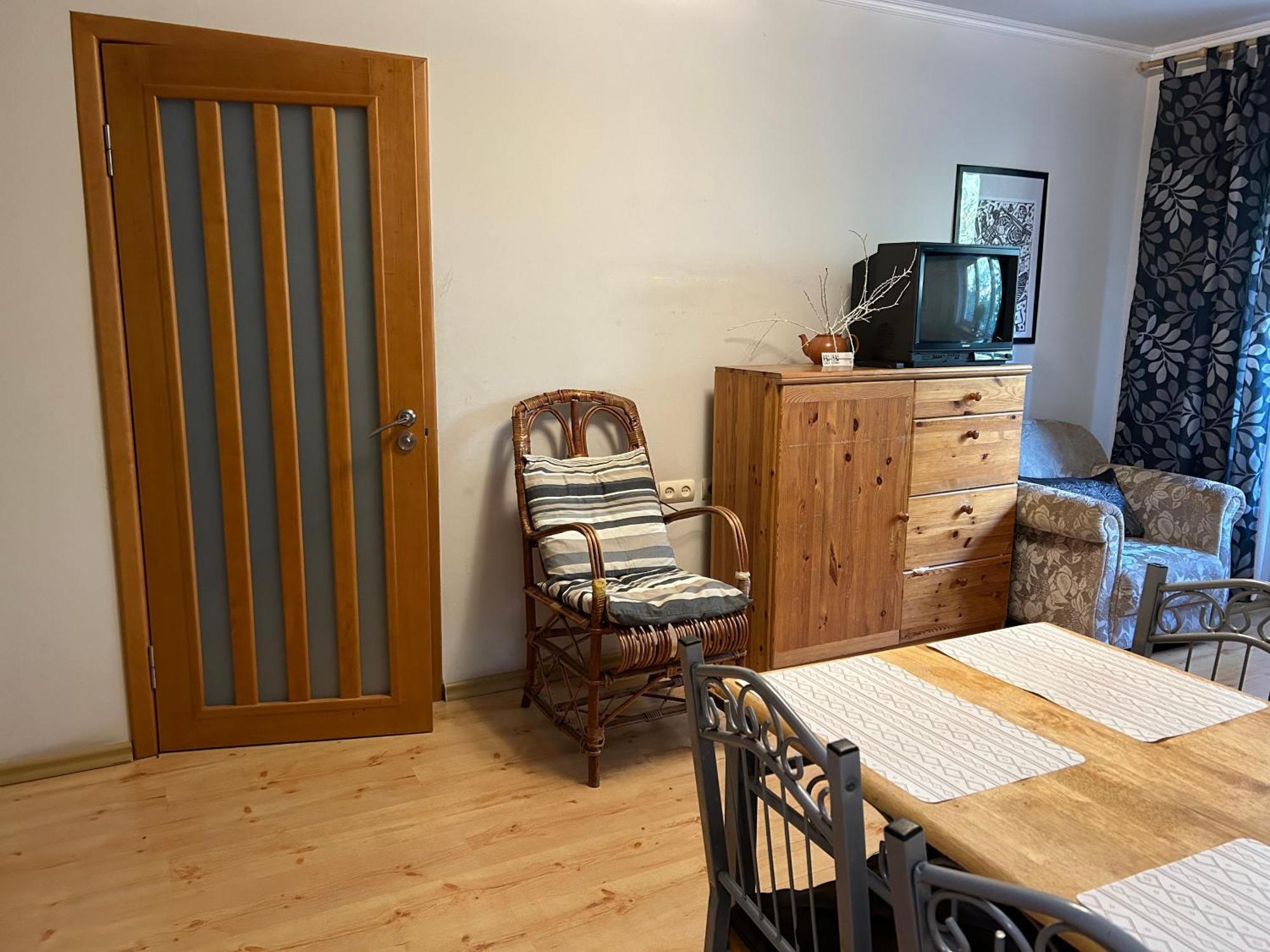 Three Bedroom Stepana Bandery Street Riwne Exterior foto